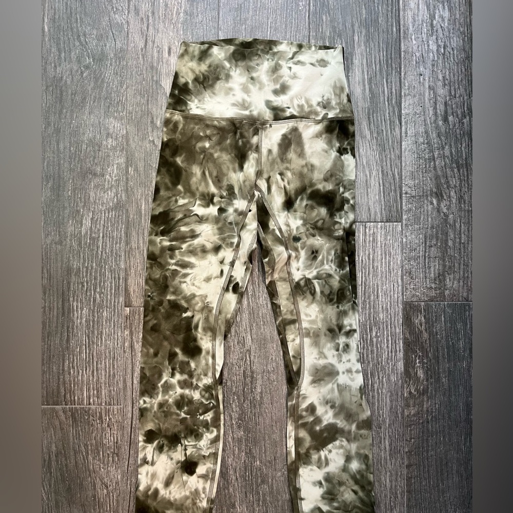 Lululemon Align 25’’ diamond dye green print size 4